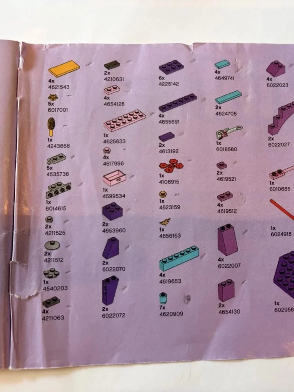 LEGO FRIENDS: Rehearsal Stage (41004) -full but one minifigure has been swapped